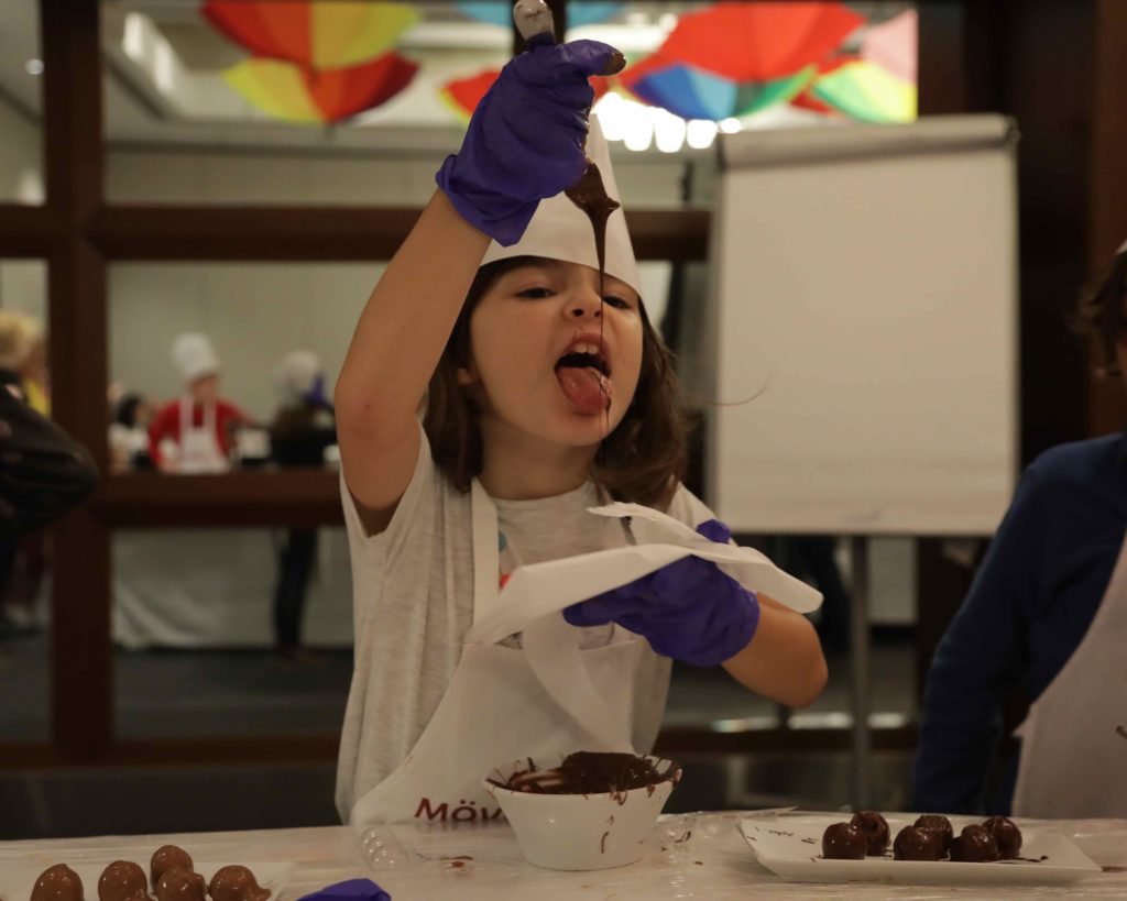 Çocuklar için çikolata yapımı kursu Türkiye'de İsviçre Ticaret Odası